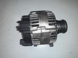 Gebruikte Alternator Volkswagen Crafter 2.5 TDI 30/32/35/46/50 Prijs € 55,00 Margeregeling aangeboden door A.T.S. van de Wiel