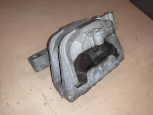 Gebruikte Motorsteun Volkswagen Golf V (1K1) 1.6 Prijs € 30,00 Margeregeling aangeboden door A.T.S. van de Wiel