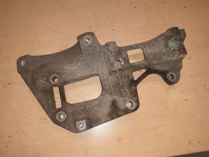 Gebruikte Dynamosteun boven Volkswagen Golf V (1K1) 1.6 Prijs € 35,00 Margeregeling aangeboden door A.T.S. van de Wiel