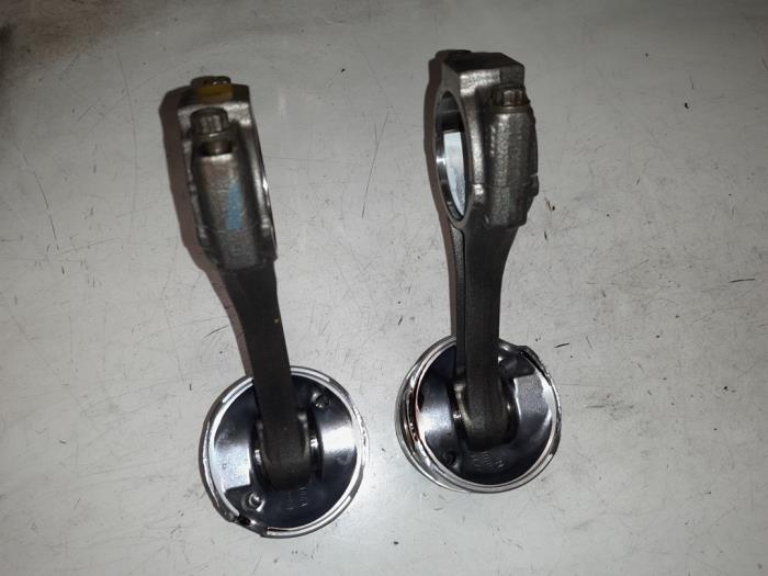 Volkswagen Caddy Zuiger