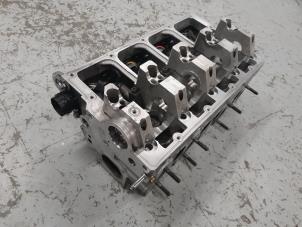 Gebruikte Cilinderkop Volkswagen Caddy III (2KA,2KH,2CA,2CH) Prijs € 175,00 Margeregeling aangeboden door A.T.S. van de Wiel