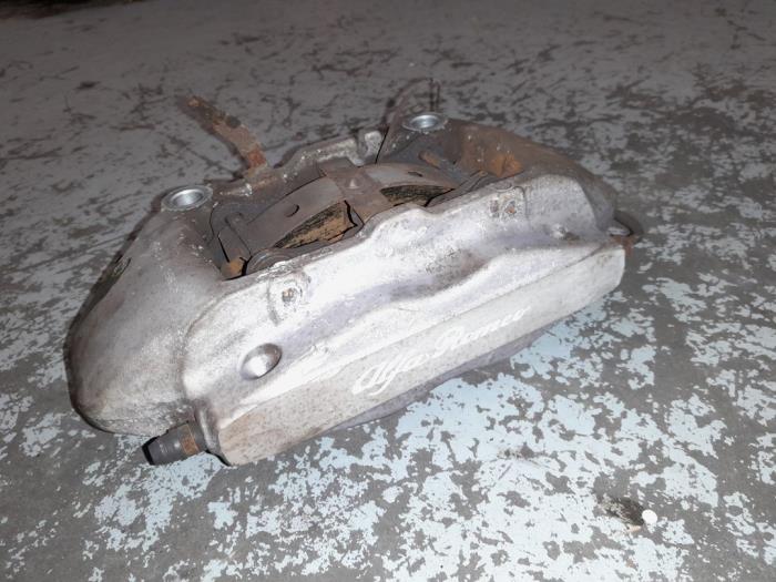 Alfa Romeo 159 Remklauw (Tang) rechts-voor