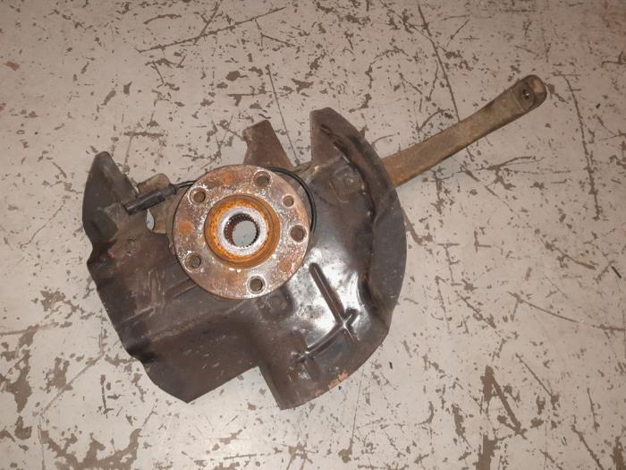 Alfa Romeo 159 Fusee links-voor