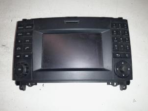 Gebruikte Regelunit Multi Media Mercedes Sprinter 3,5t (906.63) 310 CDI 16V Prijs € 275,00 Margeregeling aangeboden door A.T.S. van de Wiel