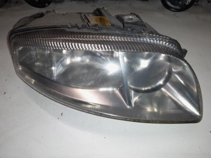 Alfa Romeo GT Koplamp rechts