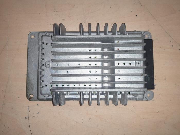 Alfa Romeo GT Radio versterker