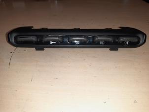 Gebruikte Mistlamp Schakelaar Alfa Romeo Giulietta (940) 1.6 JTDm 16V Prijs € 55,00 Margeregeling aangeboden door A.T.S. van de Wiel