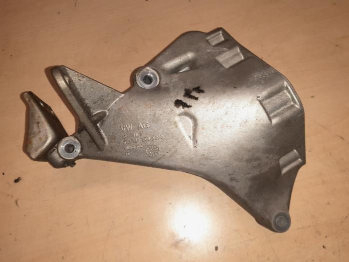 Seat Ibiza Dynamosteun onder