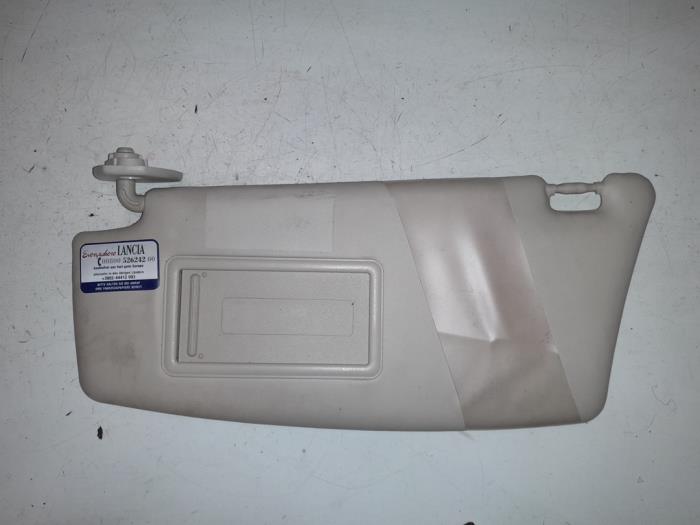 Lancia Y(Psilon) Zonneklep