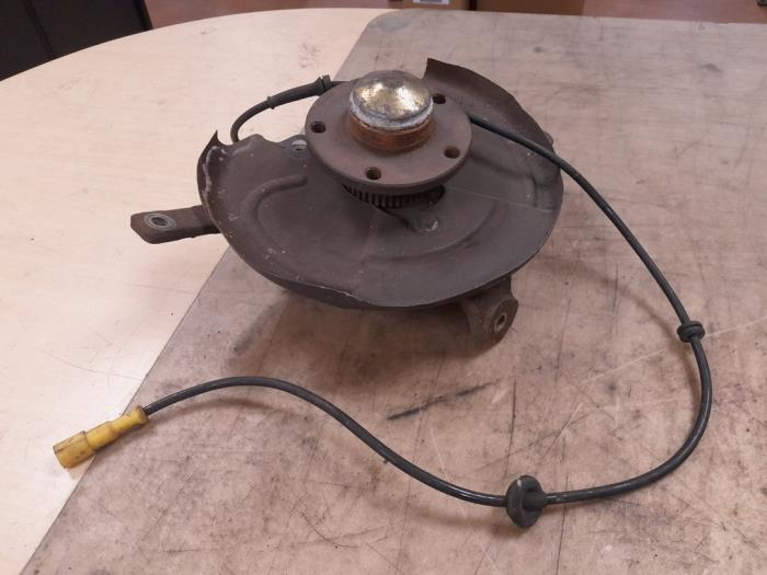 Alfa Romeo Spider Fusee links-achter