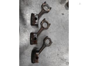 Gebruikte Zuiger Alfa Romeo 159 Sportwagon (939BX) 1.8 MPI 16V Prijs € 120,00 Margeregeling aangeboden door A.T.S. van de Wiel