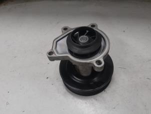 Waterpomp van een Volkswagen Polo V (6R) 1.2 12V 2011