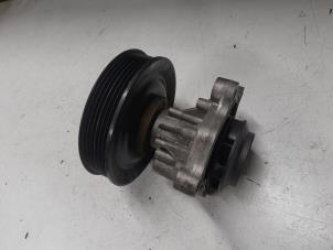 Waterpomp van een Volkswagen Polo V (6R) 1.2 12V 2011