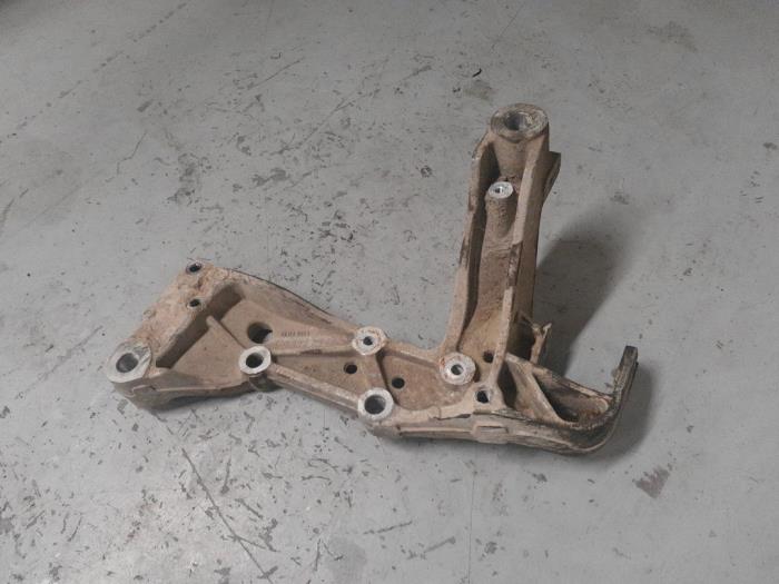 Volkswagen Caddy Draagarm links-voor