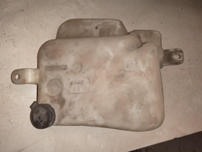 Alfa Romeo Spider Ruitensproeiertank voor