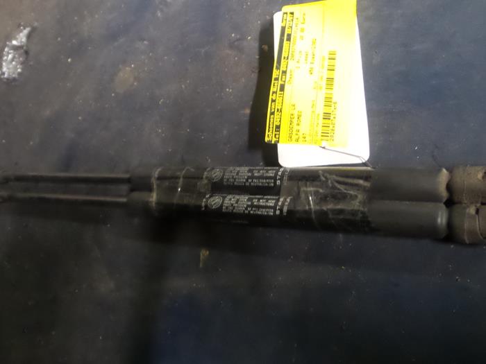 Alfa Romeo 147 Gasdemper links-achter