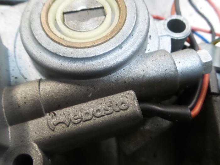 Schuifdak Motor van een Alfa Romeo 146 (930B) 1.9 TD 1998