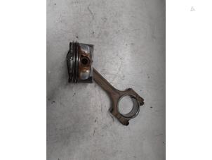 Gebruikte Zuiger Alfa Romeo 159 (939AX) 2.2 JTS 16V Prijs € 75,00 Margeregeling aangeboden door A.T.S. van de Wiel