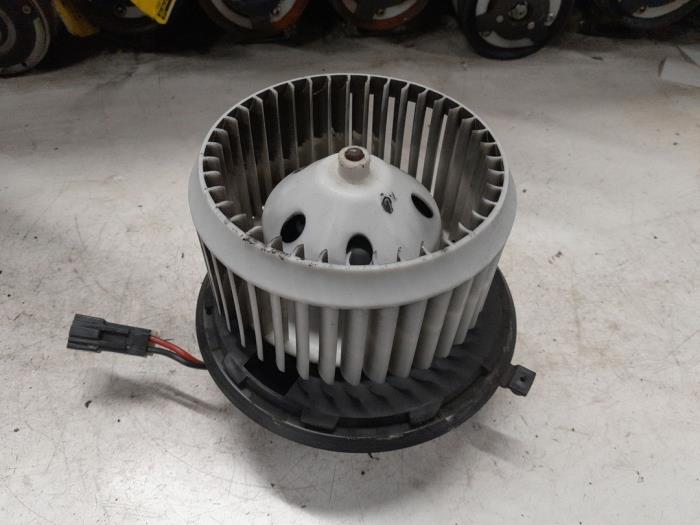 Kachel Ventilatiemotor van een Alfa Romeo GT (937) 2.0 JTS 16V 2004