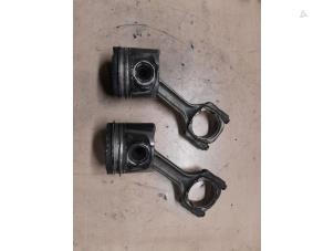 Gebruikte Zuiger Alfa Romeo Brera (939) 2.4 JTDM 20V Prijs € 80,00 Margeregeling aangeboden door A.T.S. van de Wiel