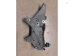 Gebruikte Dynamosteun onder Fiat 500L (199) 0.9 TwinAir Turbo 105 Prijs € 35,00 Margeregeling aangeboden door A.T.S. van de Wiel