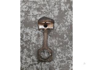 Gebruikte Zuiger Volkswagen Golf V (1K1) 2.0 FSI 16V 4Motion Prijs € 75,00 Margeregeling aangeboden door A.T.S. van de Wiel