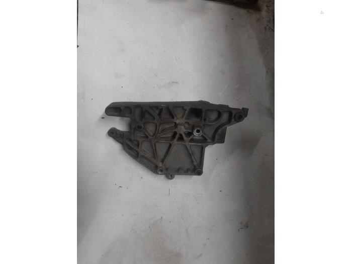 Fiat Fiorino Dynamosteun onder