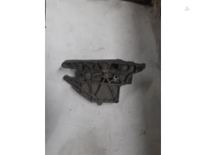 Gebruikte Dynamosteun onder Fiat Fiorino (225) 1.3 JTD 16V Multijet Prijs € 30,00 Margeregeling aangeboden door A.T.S. van de Wiel