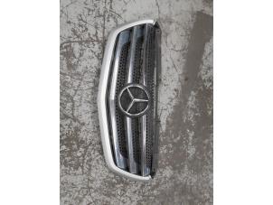 Gebruikte Grille Mercedes Sprinter 3,5t (906.63) 316 CDI 16V Prijs € 150,00 Margeregeling aangeboden door A.T.S. van de Wiel