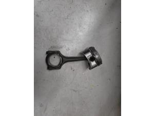 Gebruikte Zuiger Alfa Romeo MiTo (955) 1.4 16V Prijs € 50,00 Margeregeling aangeboden door A.T.S. van de Wiel