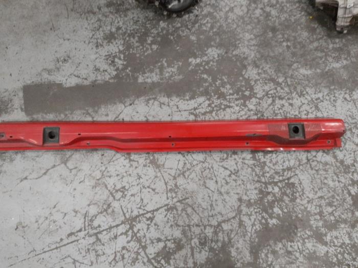 Alfa Romeo 166 Zijskirt links