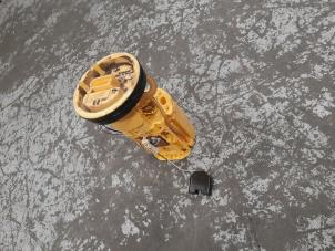 Gebruikte Tank element Pomp Volkswagen Transporter T5 2.0 TDI BlueMotion Prijs € 60,00 Margeregeling aangeboden door A.T.S. van de Wiel