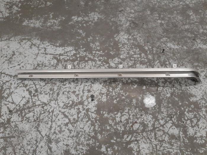 Volkswagen Transporter Schuifdeur Rail rechts