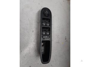 Gebruikte Combischakelaar ramen Alfa Romeo 159 (939AX) 1.9 JTS 16V Prijs € 45,00 Margeregeling aangeboden door A.T.S. van de Wiel