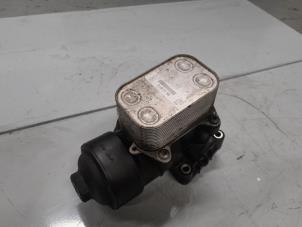 Gebruikte Oliefilterhuis Volkswagen Caddy III (2KA,2KH,2CA,2CH) 1.6 TDI 16V Prijs € 45,00 Margeregeling aangeboden door A.T.S. van de Wiel