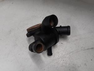 Gebruikte Thermostaathuis Volkswagen Caddy III (2KA,2KH,2CA,2CH) 1.6 TDI 16V Prijs € 20,00 Margeregeling aangeboden door A.T.S. van de Wiel
