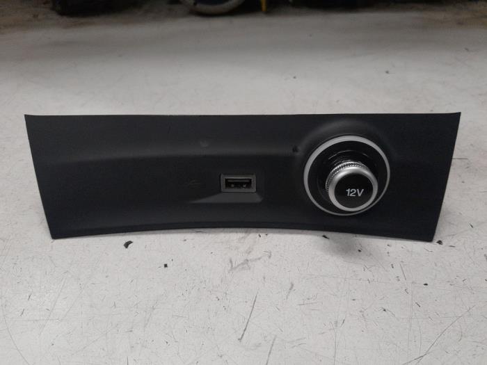 Alfa Romeo Stelvio 12 Volt aansluiting
