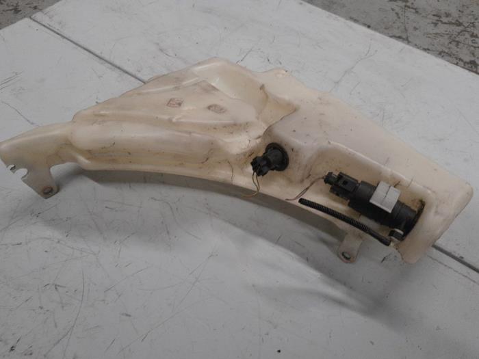 Audi A4 Ruitensproeiertank voor