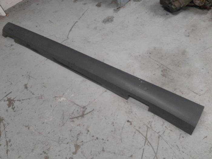 Seat Altea Zijskirt links