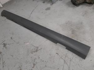 Gebruikte Zijskirt links Seat Altea (5P1) 1.6 Prijs € 75,00 Margeregeling aangeboden door A.T.S. van de Wiel