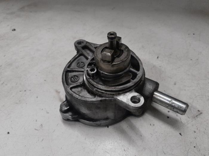 Vacuumpomp (Diesel) van een Mercedes-Benz Vito (639.6) 2.2 111 CDI 16V 2009