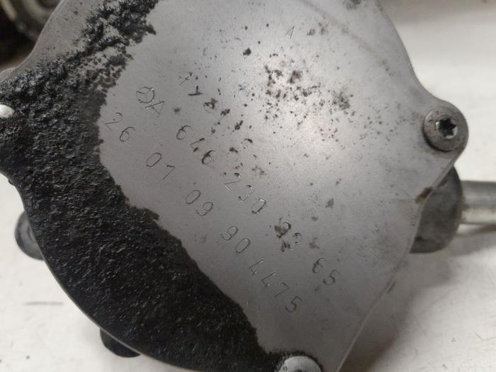 Vacuumpomp (Diesel) van een Mercedes-Benz Vito (639.6) 2.2 111 CDI 16V 2009