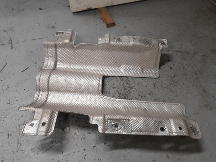 Alfa Romeo Stelvio Hitteschild uitlaat