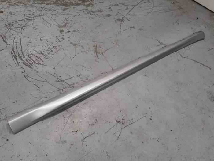 Alfa Romeo Giulietta Zijskirt links