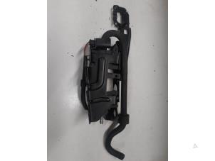 Gebruikte Tank element Pomp Volkswagen Caddy III (2KA,2KH,2CA,2CH) 2.0 TDI 16V 4Motion Prijs € 40,00 Margeregeling aangeboden door A.T.S. van de Wiel