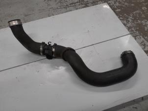 Gebruikte Intercooler Buis Volkswagen Transporter T5 2.0 TDI DRF 4Motion Prijs € 75,00 Margeregeling aangeboden door A.T.S. van de Wiel