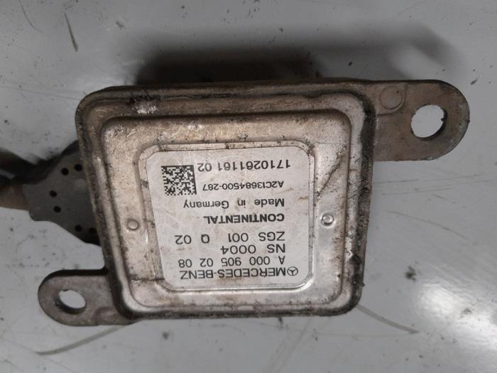 Uitlaat voorpijp van een Mercedes-Benz Vito (447.6) 1.6 111 CDI 16V 2017