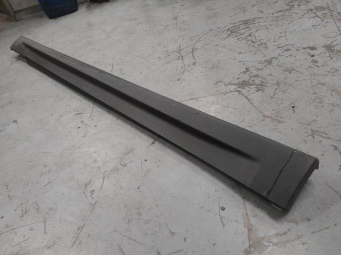 Alfa Romeo Stelvio Zijskirt rechts