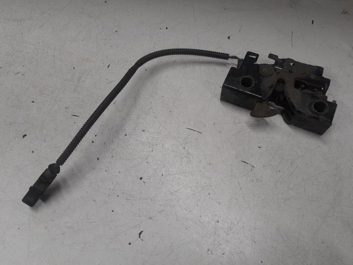 Seat Ibiza Slotmechaniek Motorkap