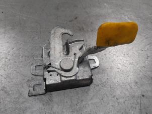 Gebruikte Slotmechaniek Motorkap Peugeot Boxer (U9) 2.2 HDi 130 Euro 5 Prijs € 20,00 Margeregeling aangeboden door A.T.S. van de Wiel